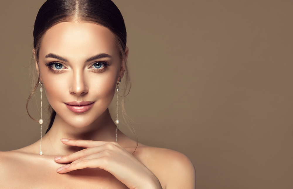 Beautiful,Girl,.,Fashionable,And,Stylish,Woman,In,Trendy,Jewelry 1763749551 97bd051f45654135833c1011c6c57018 1